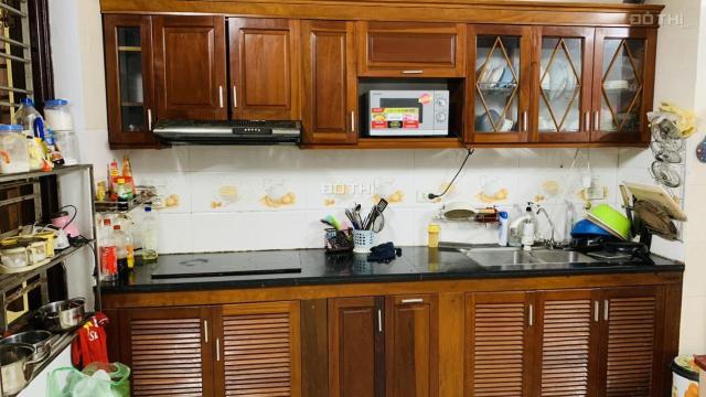 Bán nhà đường Lạc Long Quân, Tây Hồ 45m2 xây 5 tầng cực đẹp, gần phố giá 5.5 tỷ