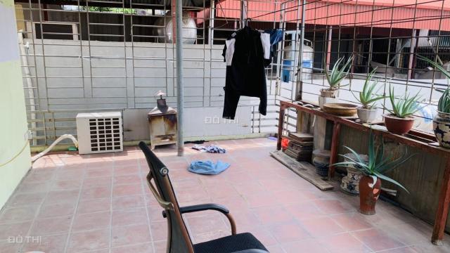 Bán nhà đường Lạc Long Quân, Tây Hồ 45m2 xây 5 tầng cực đẹp, gần phố giá 5.5 tỷ