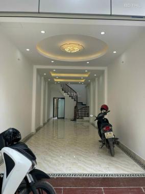 Bán nhà lô góc 5 tầng Vĩnh Quỳnh, Thanh Trì GARA Ô TÔ để vừa 2 xe cực đẹp.