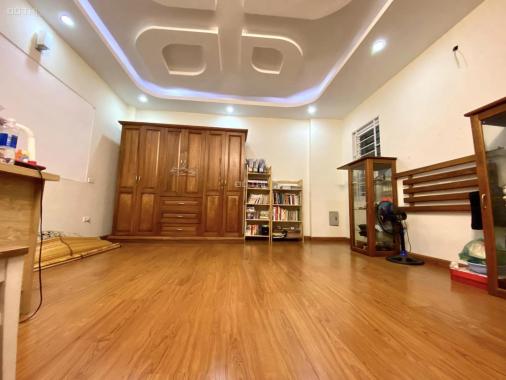 Bán nhà ngõ 205 cách đại sứ quán HQ vài bước chân , 35m2 xây 5 tầng, MT 7m chỉ 4.1 tỷ 0948031338