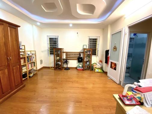 Bán nhà ngõ 205 cách đại sứ quán HQ vài bước chân , 35m2 xây 5 tầng, MT 7m chỉ 4.1 tỷ 0948031338