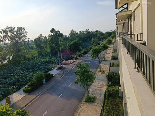 Bán nhà ven sông sen tự nhiên rất đẹp và thơ mộng.