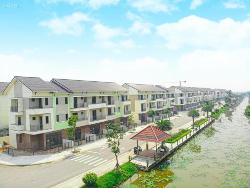 Bán nhà ven sông sen tự nhiên rất đẹp và thơ mộng.