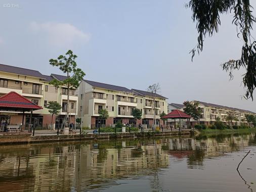 Bán nhà ven sông sen tự nhiên rất đẹp và thơ mộng.