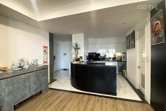 Bán căn hộ tầng cao 142m2, phòng khách rộng