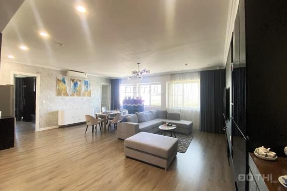 Bán căn hộ tầng cao 142m2, phòng khách rộng
