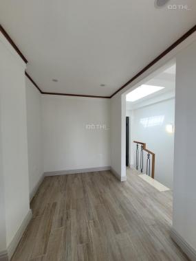 Giảm 1 tỷ Cần bán gấp nhà phố Khúc Thừa Dụ 50m2, 7T, thang máy, thông sàn, ô tô, kinh doanh