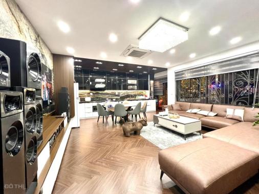 VIP! GIÁ SHOCK! Đầu tư đỉnh cao tòa văn phòng Phố Nguyễn Văn Cừ, dòng tiền khủng, 210m2; 4x tỷ