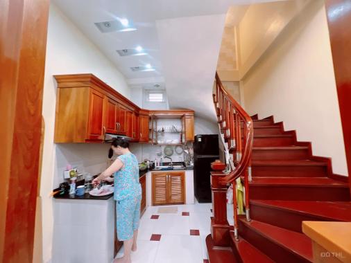 Nhà phố Hoa Bằng, quận Cầu Giấy, gần 40m2 x 5 tầng, 3 phòng ngủ đẹp, nhỉnh 4 tỷ ở ngay!!!