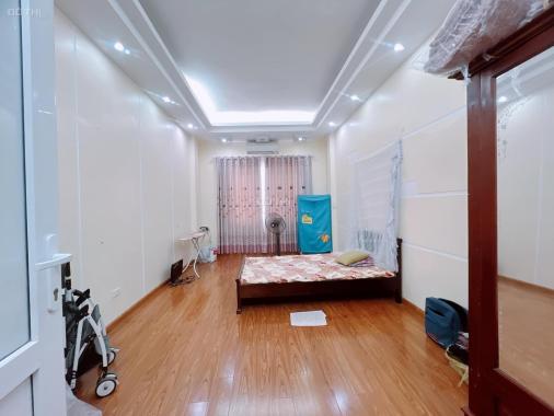 Nhà phố Hoa Bằng, quận Cầu Giấy, gần 40m2 x 5 tầng, 3 phòng ngủ đẹp, nhỉnh 4 tỷ ở ngay!!!