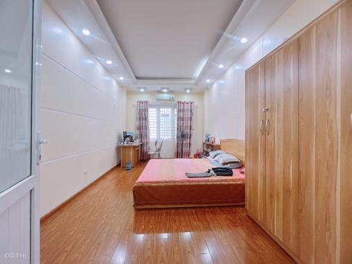 Nhà phố Hoa Bằng, quận Cầu Giấy, gần 40m2 x 5 tầng, 3 phòng ngủ đẹp, nhỉnh 4 tỷ ở ngay!!!