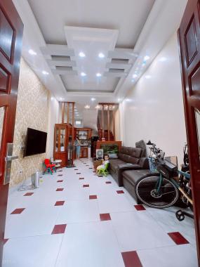 Nhà phố Hoa Bằng, quận Cầu Giấy, gần 40m2 x 5 tầng, 3 phòng ngủ đẹp, nhỉnh 4 tỷ ở ngay!!!