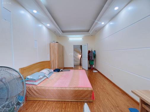 Nhà phố Hoa Bằng, quận Cầu Giấy, gần 40m2 x 5 tầng, 3 phòng ngủ đẹp, nhỉnh 4 tỷ ở ngay!!!