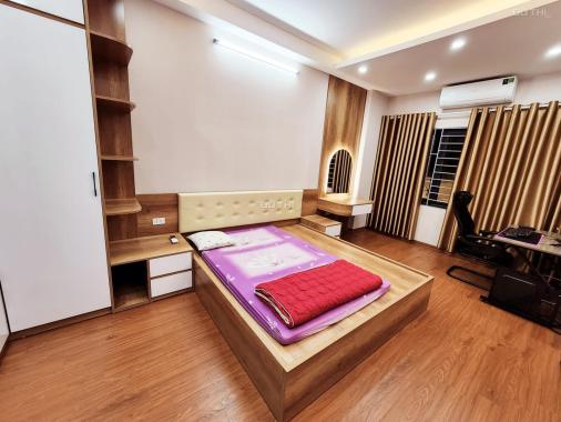 Bán Nhà Quận Đống Đa, Ở Ngay, Tặng Nội thất, 38m x5 tầng. MT3,7m giá 4,x tỷ