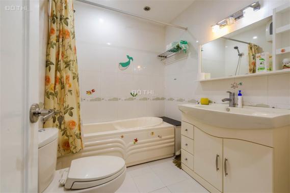 Chính chủ cần bán căn hộ 2 ngủ nội thất đẹp, về ở luôn view rất đẹp tại tòa nhà 93 Lò Đúc Hà Nội