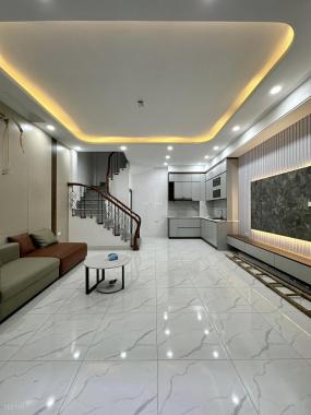Bán nhà cầu Bươu Thanh Trì 32m2 ô tô đỗ cửa nhỉnh 3 tỷ