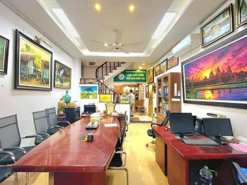 Gấp Gấp Gấp !! Trần Quốc Hoàn - Dt 60m - Mt 5.5m - Ô tô - Nhà đẹp - Giá 9.5 tỷ