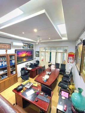 Gấp Gấp Gấp !! Trần Quốc Hoàn - Dt 60m - Mt 5.5m - Ô tô - Nhà đẹp - Giá 9.5 tỷ