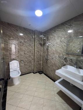 Chính chủ bán nhà ngõ 466 Ngô Gia Tự, Long Biên, 30m2, 5 tầng, 3 ngủ, gần mặt phố, giá 2,9 tỷ