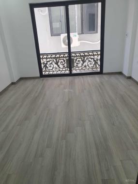 Chính chủ bán nhà ngõ 466 Ngô Gia Tự, Long Biên, 30m2, 5 tầng, 3 ngủ, gần mặt phố, giá 2,9 tỷ