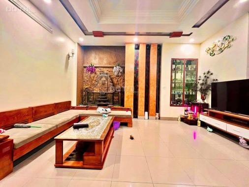 Bán nhà Nguyễn Khang - Dt 85m - Mt 5.5m - ô tô - Sổ đẹp - Giá 10.1 tỷ