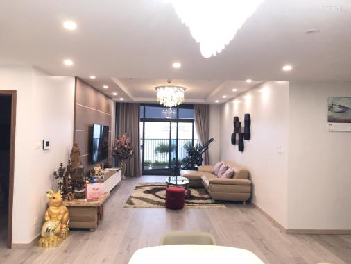 Cho thuê căn 3 ngủ full đồ đẹp ở Discovery - 302 Cầu Giấy, nhà thoáng view đẹp. Lh 0932438182