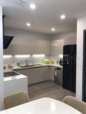 Cho thuê căn 3 ngủ full đồ đẹp ở Discovery - 302 Cầu Giấy, nhà thoáng view đẹp. Lh 0932438182