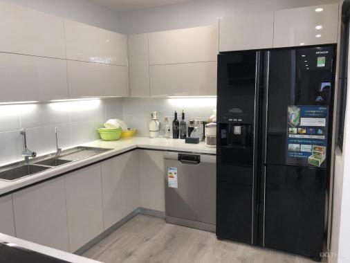 Cho thuê căn 3 ngủ full đồ đẹp ở Discovery - 302 Cầu Giấy, nhà thoáng view đẹp. Lh 0932438182