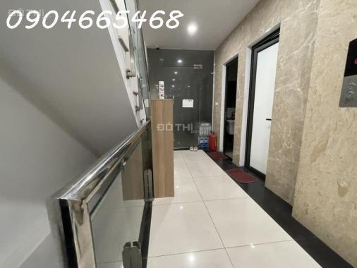 Bán tòa nhà Văn phòng 6 tầng thang máy mặt phố Nguyễn Văn Cừ, quận Long Biên.