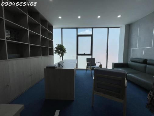 Bán tòa nhà Văn phòng 6 tầng thang máy mặt phố Nguyễn Văn Cừ, quận Long Biên.