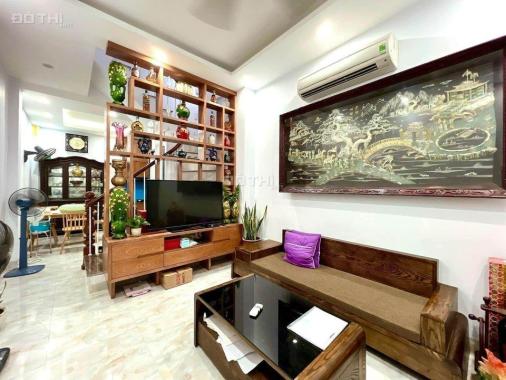 Bán gấp nhà Thái Thịnh 49m2 – 5 Tầng – 6 ngủ - chỉ 5.9 tỷ - ô tô đỗ ngày đêm