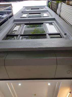 Cần bán nhà Kim Đồng-Giáp Bát, 35m2 x 6T 4 phòng ngủ đẹp, ô tô gần, ở ngay. Giá 3,5 tỷ