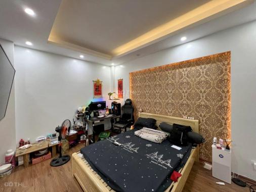 Cần bán nhà Kim Đồng-Giáp Bát, 35m2 x 6T 4 phòng ngủ đẹp, ô tô gần, ở ngay. Giá 3,5 tỷ