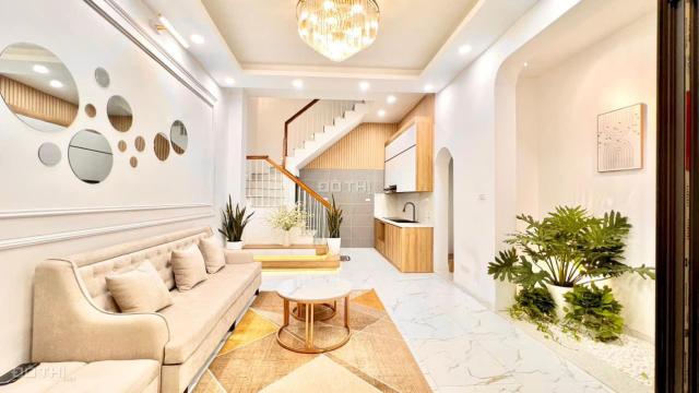 Ảnh thật Nhà trung tâm Đống Đa 40m2, 4 tầng, MT 5M, tặng nội thất, giá 4 tỷ TL