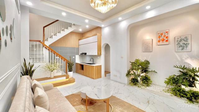 Ảnh thật Nhà trung tâm Đống Đa 40m2, 4 tầng, MT 5M, tặng nội thất, giá 4 tỷ TL