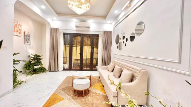 Ảnh thật Nhà trung tâm Đống Đa 40m2, 4 tầng, MT 5M, tặng nội thất, giá 4 tỷ TL