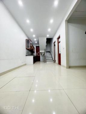 Bán nhà phố Tân Mai-hồ Đền Lừ, 47m2 x 2 tầng đẹp, ở ngay. Ô tô cách 10m. Giá 3,05 tỷ