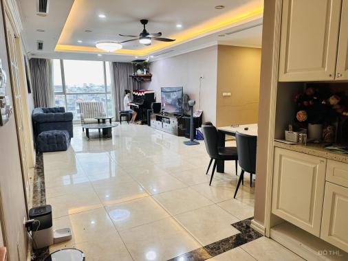 Cần bán căn hộ chung cư 180m2 trung tâm quận Ba Đình gần Lăng Bác full đồ giá hơn 7 tỷ.