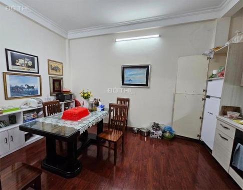 Bán nhà Cầu Giấy, ôtô tránh, kinh doanh tuyệt vời, 63m2, nhỉnh 12 tỷ