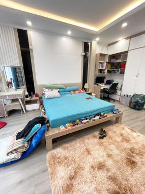 Bán Nhà Phố Thái Hà, Phân Lô Ô Tô , Ở Ngay ,60m x5 Tầng, MT5m. 13,4 tỷ