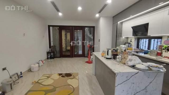 Cần bán nhà 55m2 thang máy gara ôtô phố lạc long quân ngõ thông võ chí công