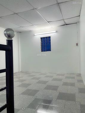 8,5tr/tháng- 3PN- Nguyên căn Phạm Thế Hiển P6 Q8,  gần trường TH Phan Đăng Lưu, nhà sơn mới ở liền