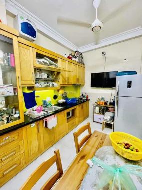 Bán Nhà 4,5 tầng (4PN) tại quận Hoàn Kiếm, diện tích 27m, nhà đẹp, khách chỉ việc xách vali về ở