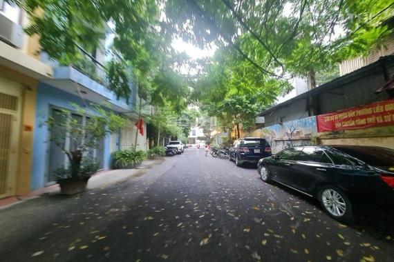 Hiếm, nhà 3 tầng oto vào nhà phố Liễu Giai, Ba Đình. 142m2 31tỷ. Mặt tiền lớn, xây tòa căn hộ