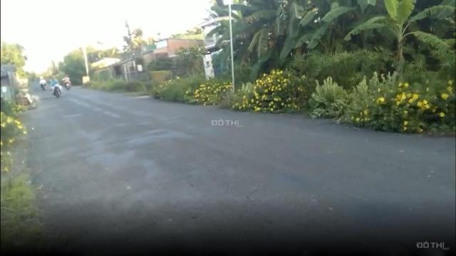 Cần bán 3 nền mặt tiền đường nhựa gần chợ Nhị Long.