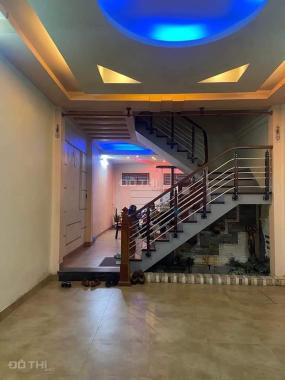 Bán gấp nhà Đặng Tiến Đông – 3 Tầng – 4 ngủ - chỉ 5.5 tỷ- gara ô tô