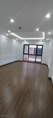Bán nhanh toà nhà văn phòng đường Cát Linh, giá 25.5 tỷ, 70m2x7T, KD tốt, ô tô tránh