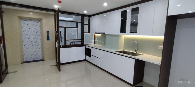 Bán nhanh toà nhà văn phòng đường Cát Linh, giá 25.5 tỷ, 70m2x7T, KD tốt, ô tô tránh