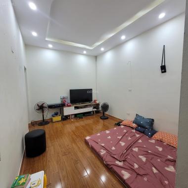 Bán gấp nhà mặt phố Đông Tác, MT 5m, đang kinh doanh, 40m2, ô tô đỗ, nhỉnh 6 tỷ TL