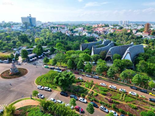 12 tỷ 100 triệu- tôi chính chủ cần bán lại căn shophouse mặt tiền. Đường rộng 24m Nguyễn Đình Chiểu
